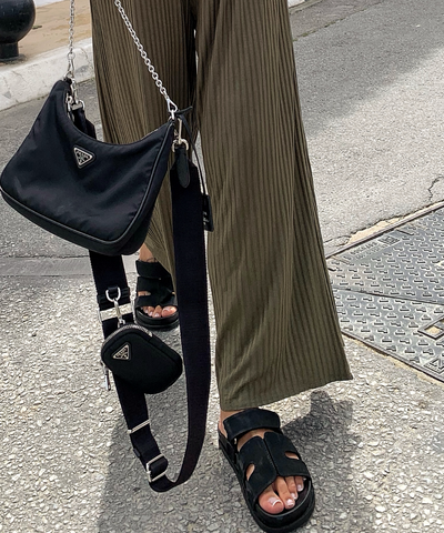 Pantoletten Kehlani Mattschwarz Ladypolitan ♡