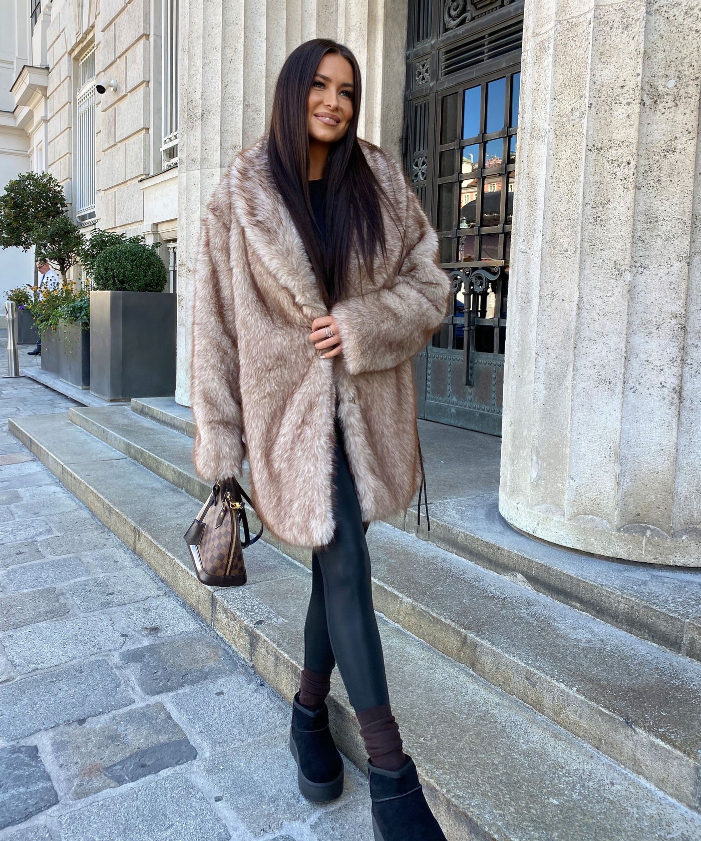 Kunstfell Jacke Linn Beige Ladypolitan ♡