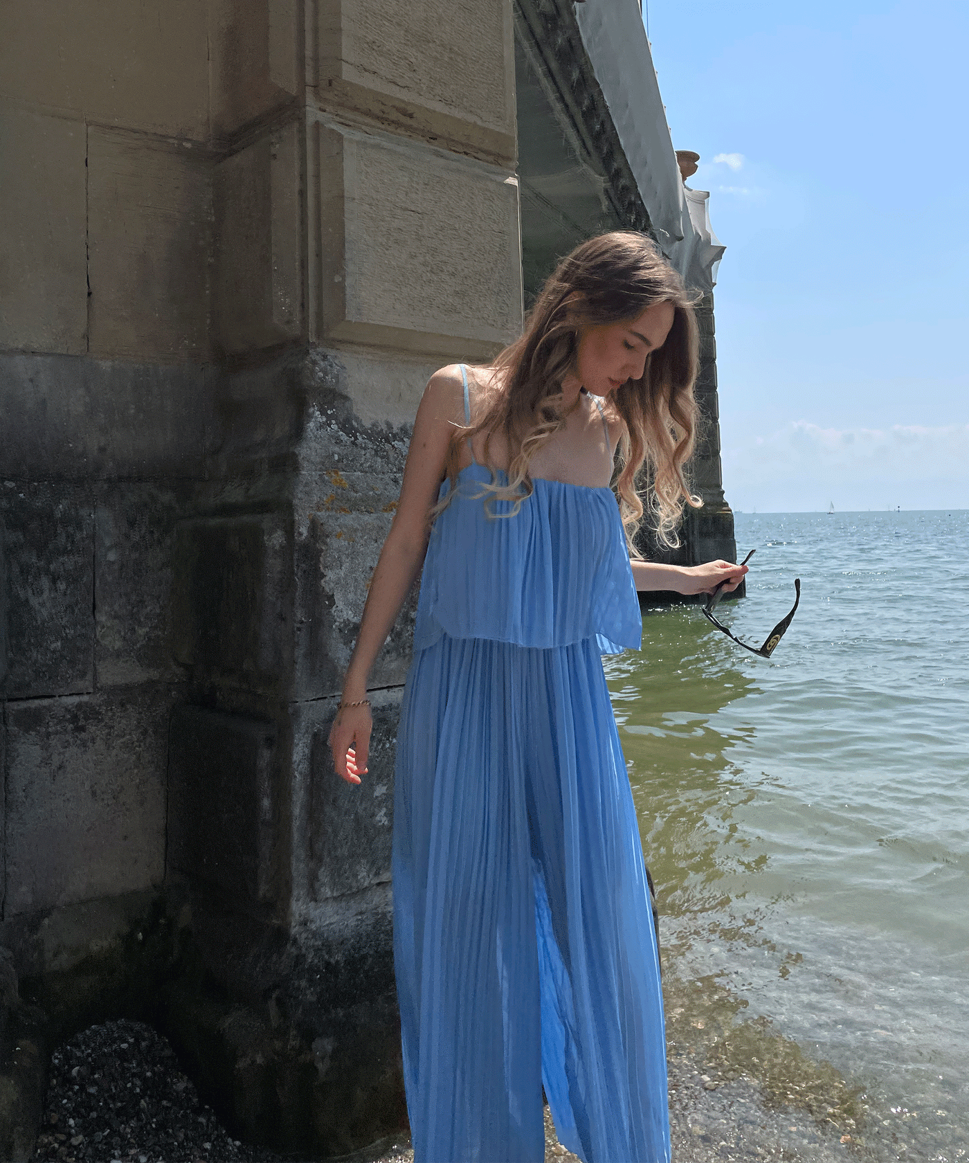 Eleganter Plissee Einteiler Hellblau  Ladypolitan - Fashion Onlineshop für Damen   