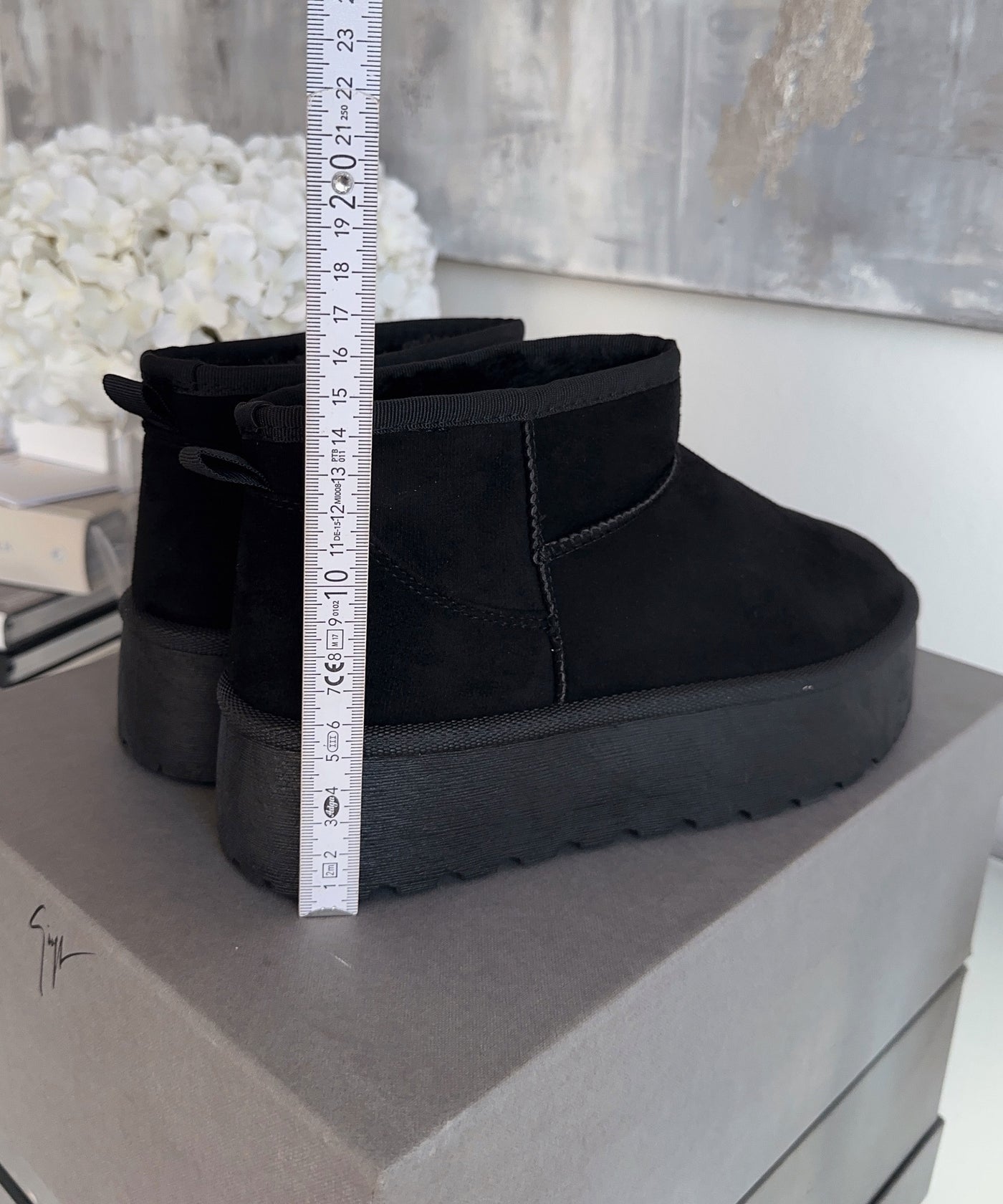 Gefütterte Plateau Boots Nina Schwarz  Ladypolitan ♡   