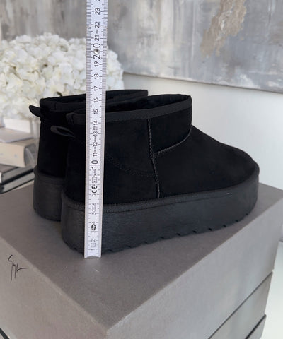 Gefütterte Plateau Boots Nina Schwarz  Ladypolitan ♡   