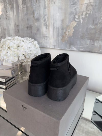Gefütterte Plateau Boots Nina Schwarz  Ladypolitan ♡   