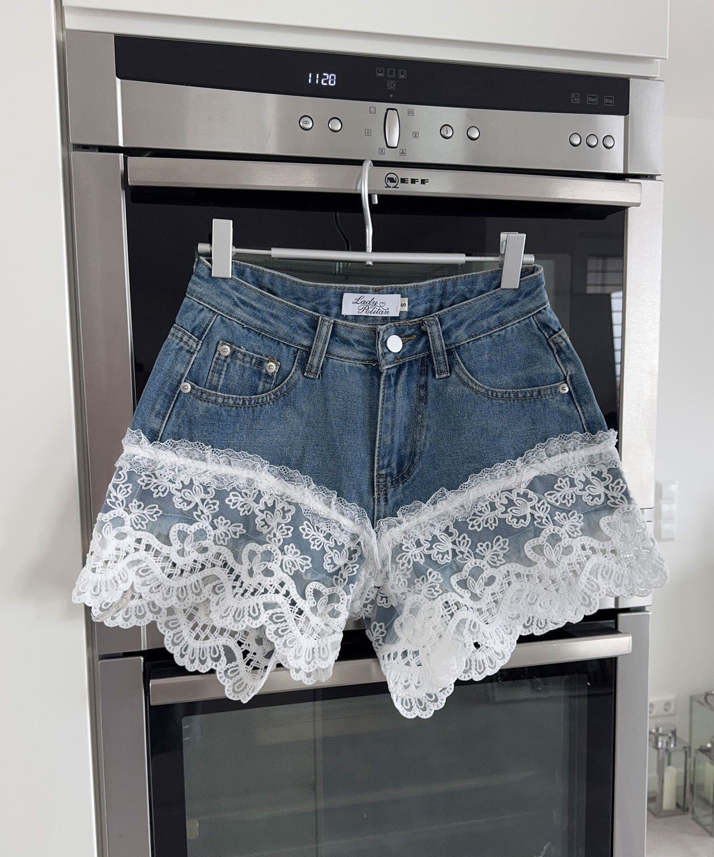 Jeans Shorts mit Spitze Hellblau Ladypolitan ♡
