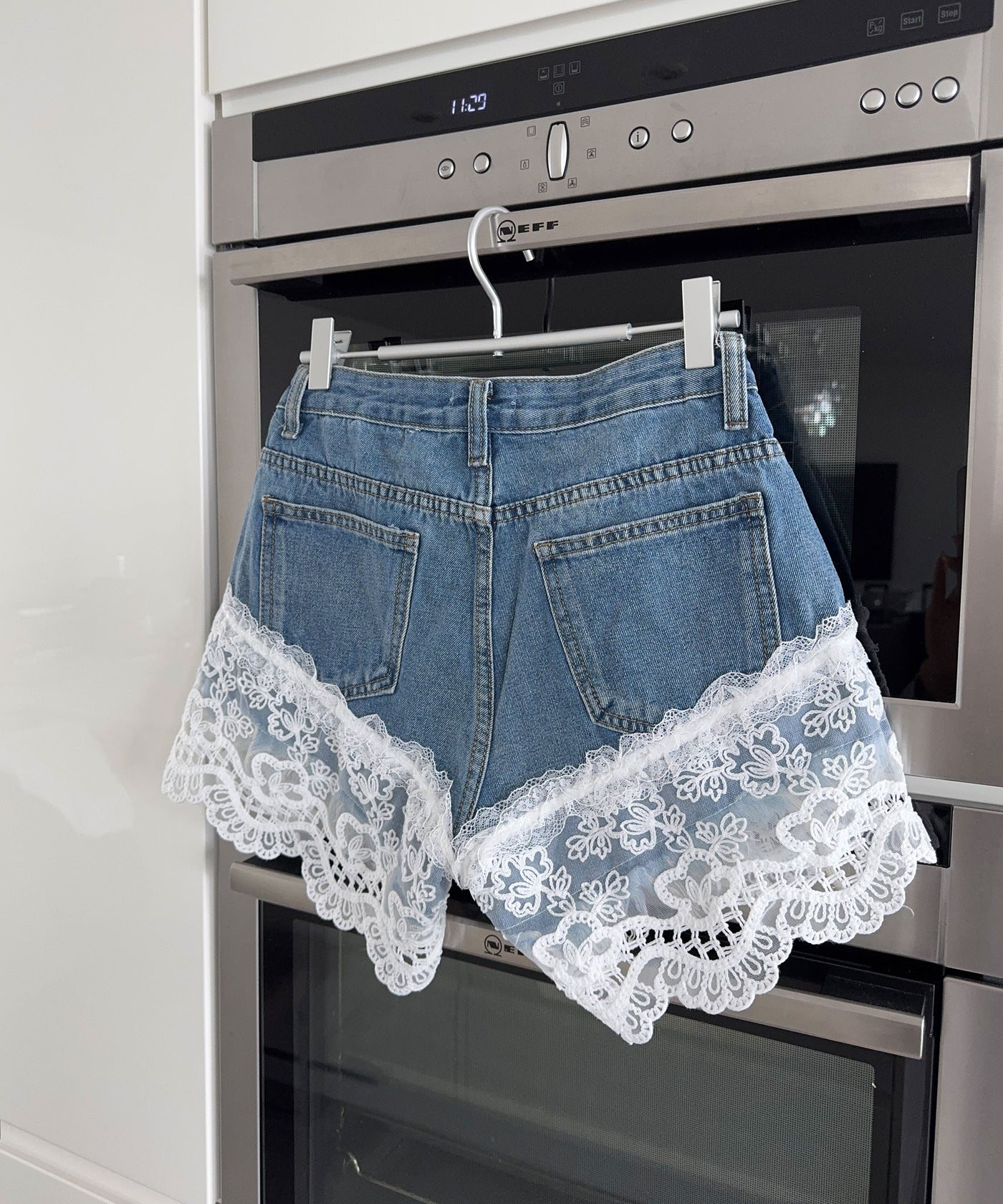 Jeans Shorts mit Spitze Hellblau Ladypolitan ♡