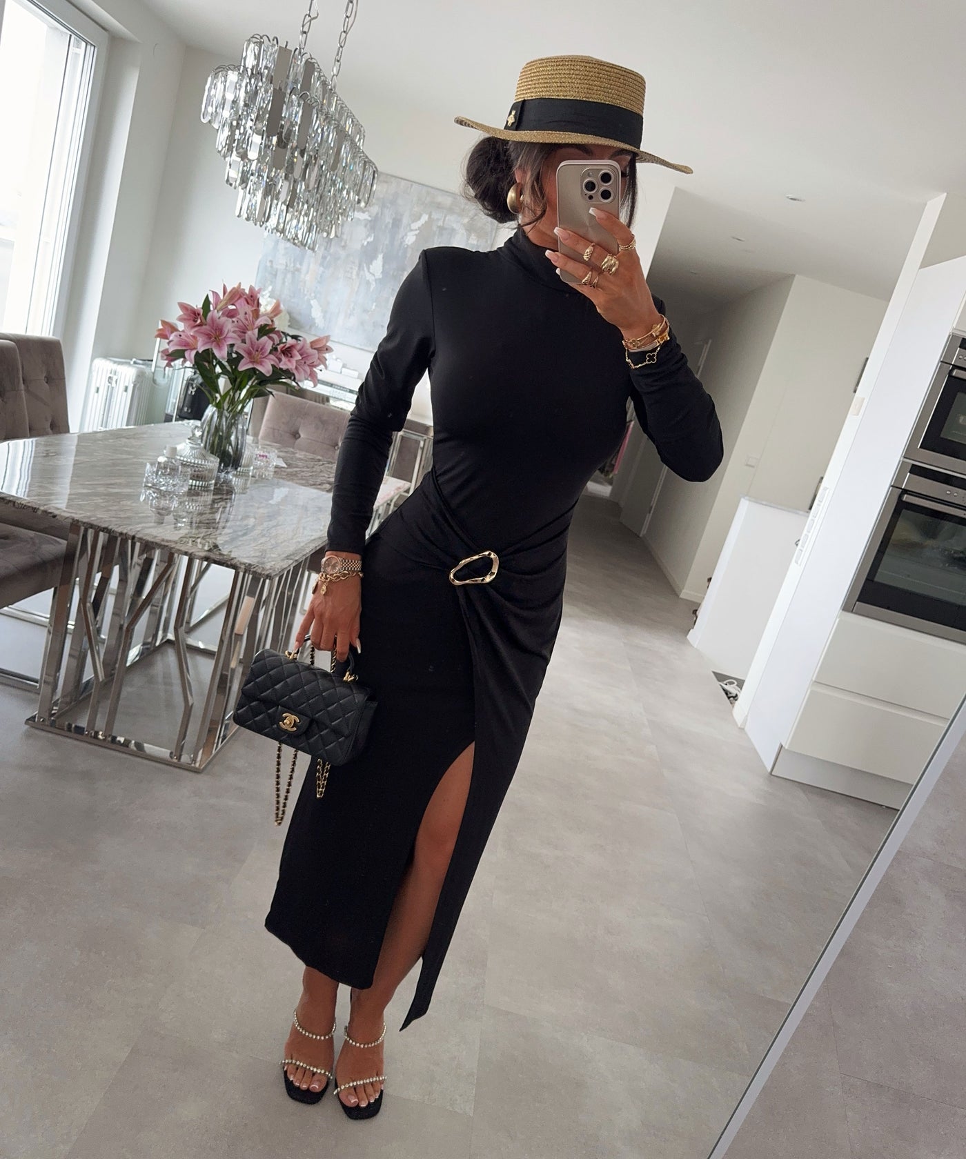 Kleid Linova mit Schlitz Schwarz Ladypolitan ♡