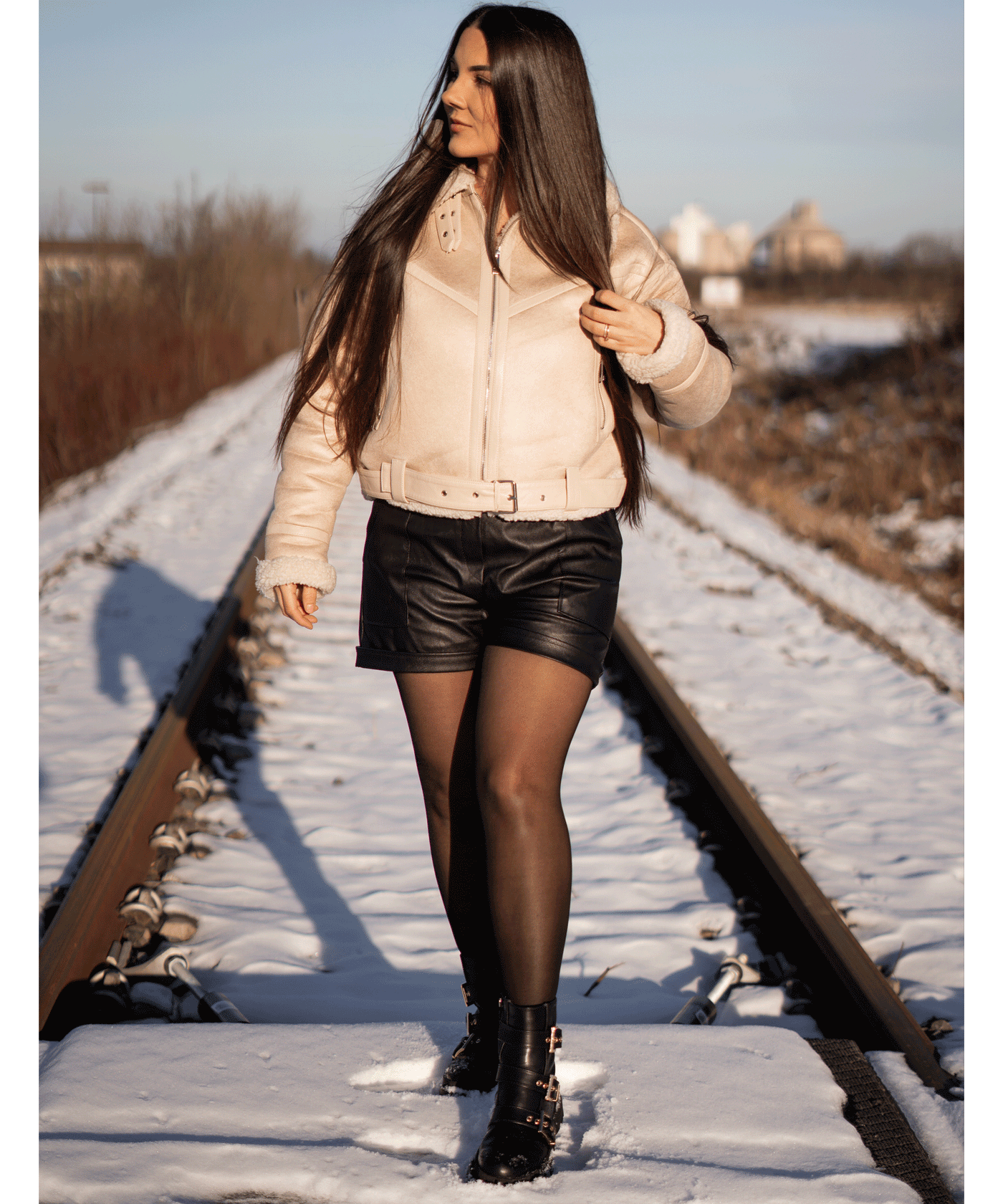 Leder Shorts Malaysia Schwarz  Ladypolitan - Fashion Onlineshop für Damen   