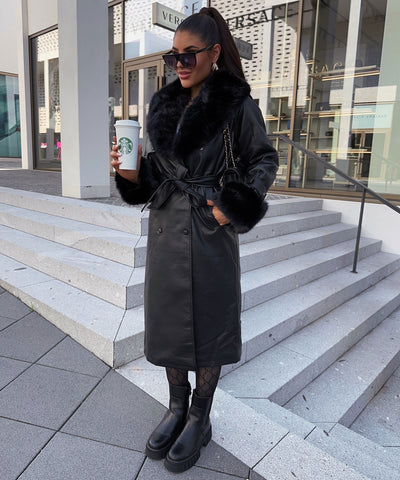 Ledermantel Hillary mit Felldetails Schwarz  Ladypolitan ♡   