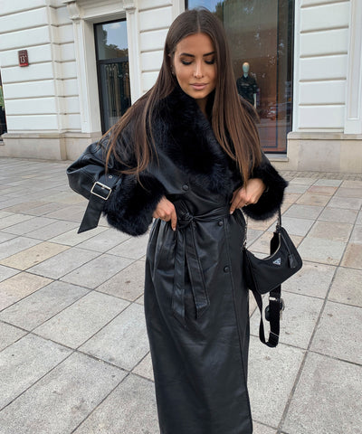 Ledermantel Hillary mit Felldetails Schwarz  Ladypolitan ♡   