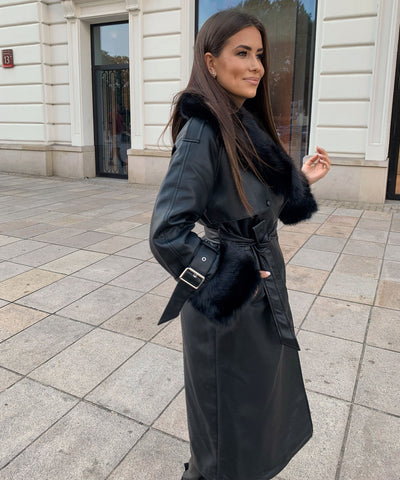 Ledermantel Hillary mit Felldetails Schwarz  Ladypolitan ♡   