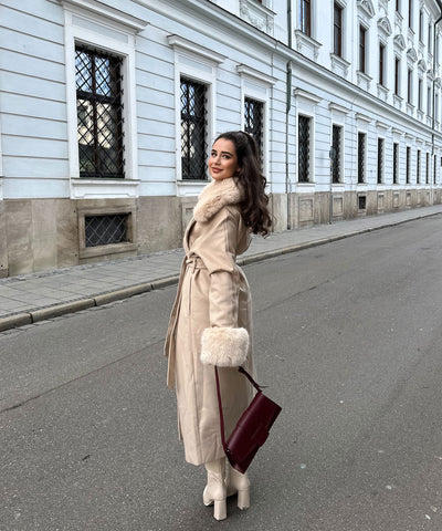 Mantel Jolie mit Felldetails Beige  Ladypolitan ♡   
