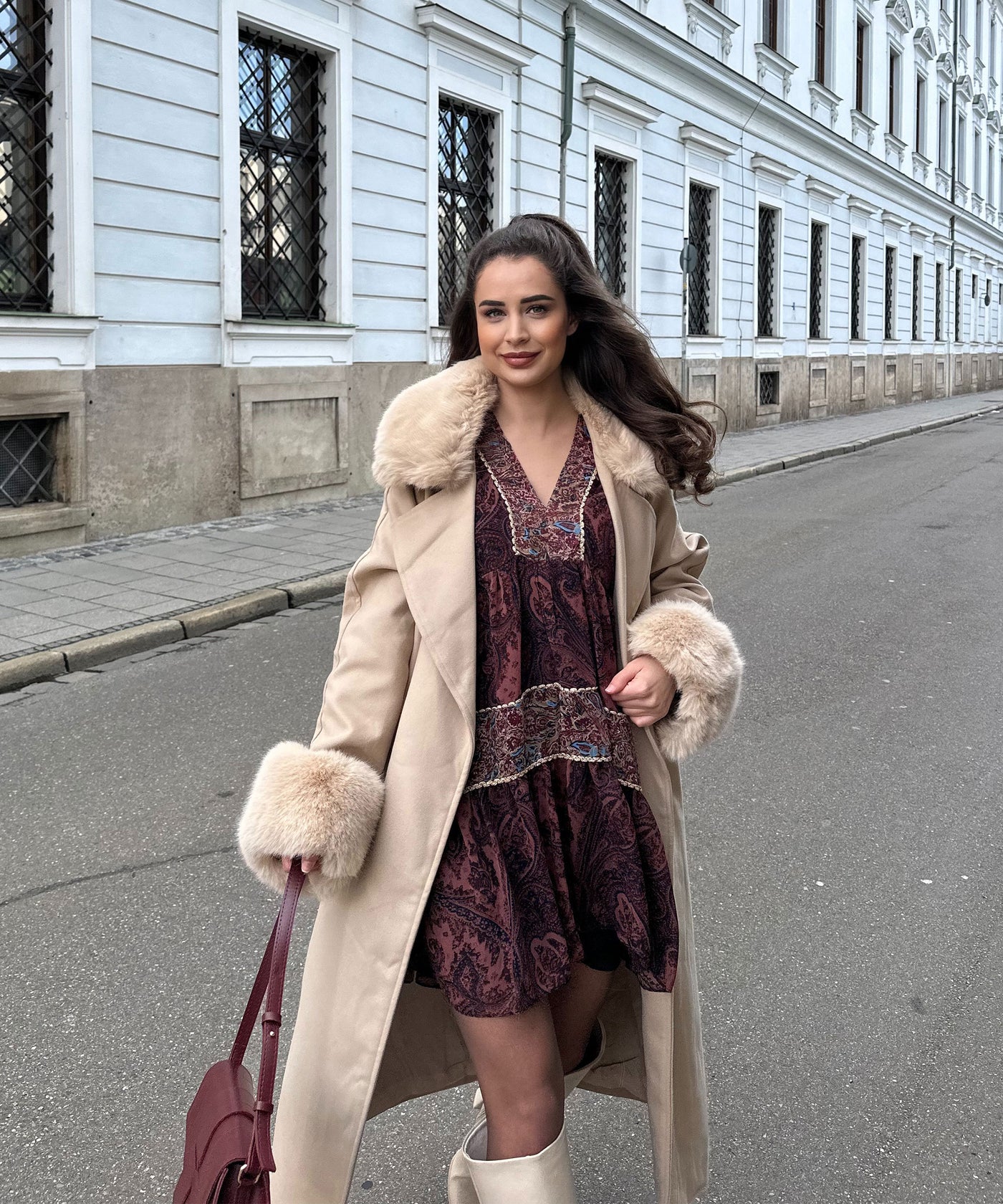 Mantel Jolie mit Felldetails Beige  Ladypolitan ♡   