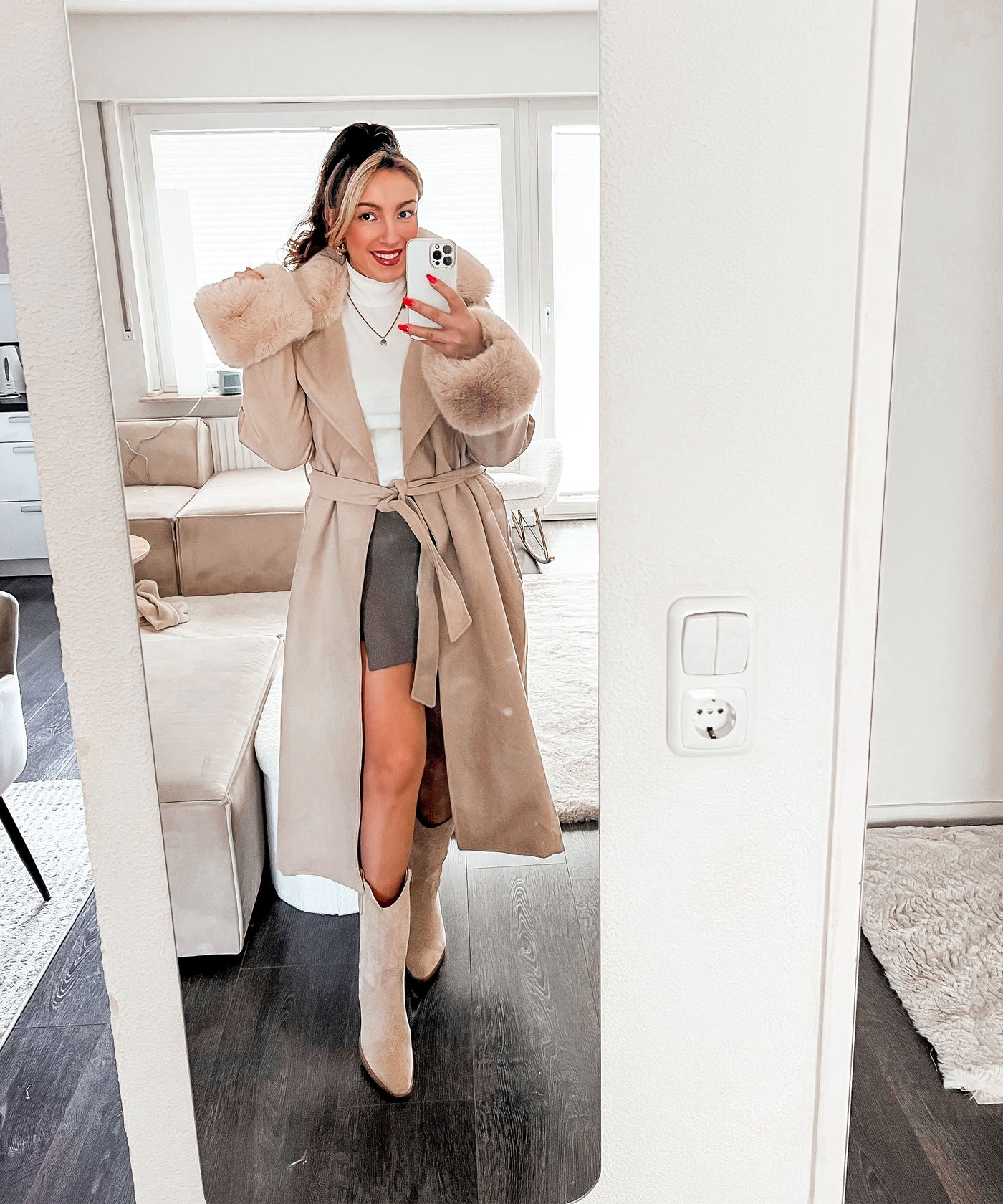 Mantel Jolie mit Felldetails Beige  Ladypolitan ♡   