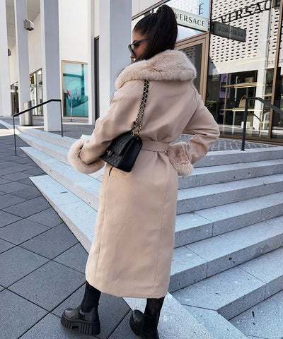 Mantel Jolie mit Felldetails Beige  Ladypolitan ♡   