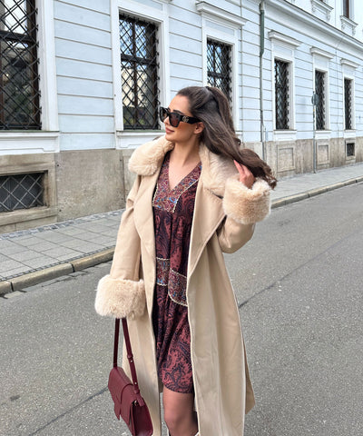 Mantel Jolie mit Felldetails Beige  Ladypolitan ♡   