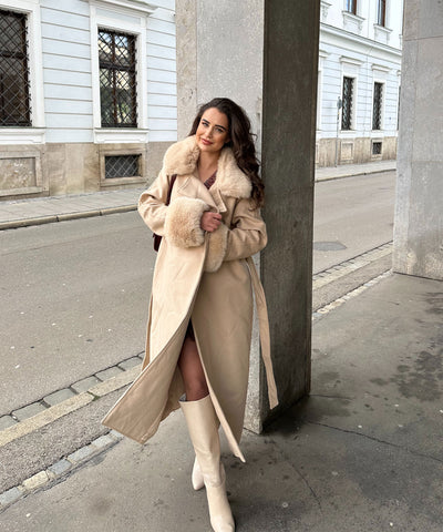 Mantel Jolie mit Felldetails Beige  Ladypolitan ♡   