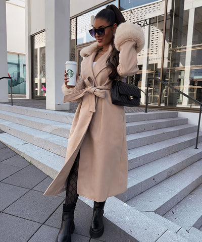 Mantel Jolie mit Felldetails Beige  Ladypolitan ♡   