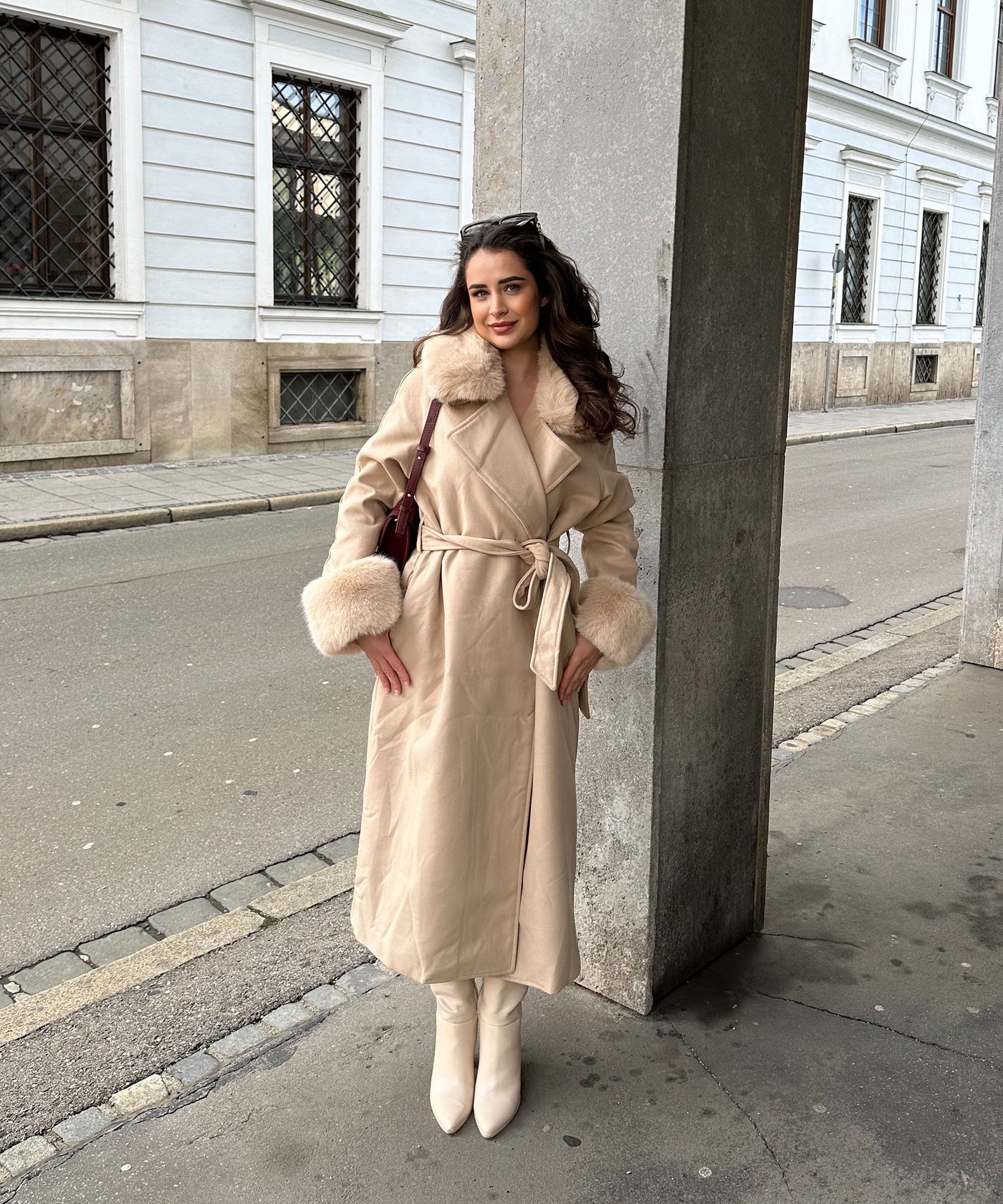 Mantel Jolie mit Felldetails Beige  Ladypolitan ♡   