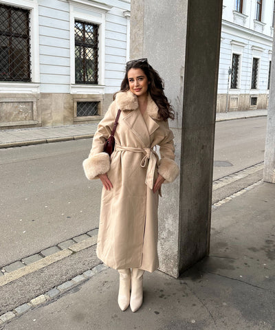 Mantel Jolie mit Felldetails Beige  Ladypolitan ♡   