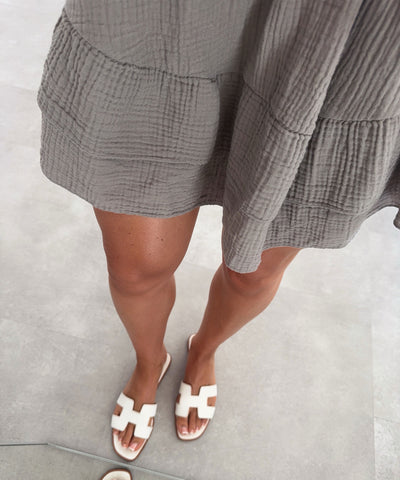 Musselin Kleid Stelia Taupe Ladypolitan ♡