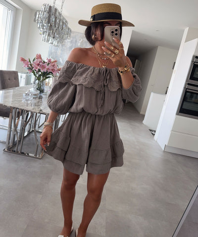 Musselin Kleid Stelia Taupe Ladypolitan ♡
