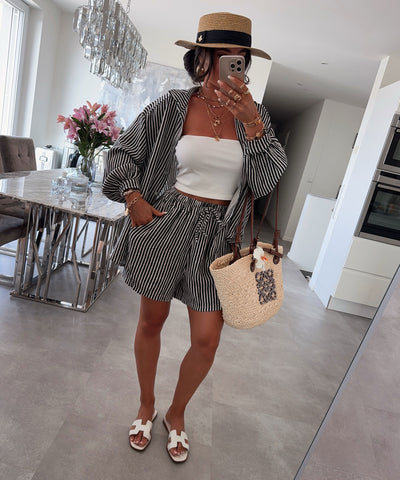 Musselin Shorts Laya Streifen Schwarz Ladypolitan ♡