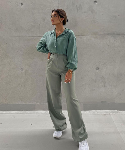 Oversize Musselin Bluse Freya Khaki Kurz  Ladypolitan - Fashion Onlineshop für Damen   