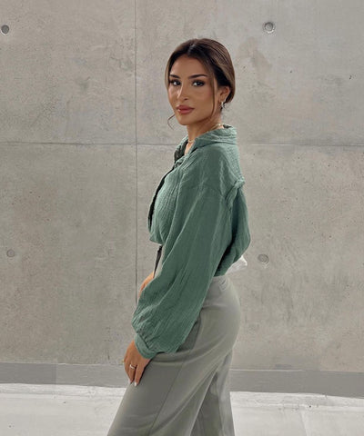 Oversize Musselin Bluse Freya Khaki Kurz  Ladypolitan - Fashion Onlineshop für Damen   