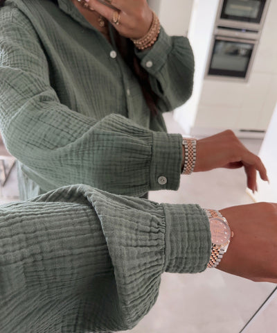 Oversize Musselin Bluse Freya Khaki Kurz  Ladypolitan - Fashion Onlineshop für Damen   