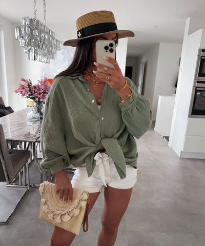 Oversize Musselin Bluse Freya Matcha Kurz  Ladypolitan - Fashion Onlineshop für Damen   