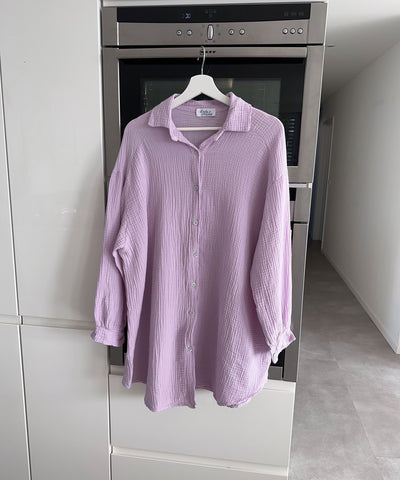 Oversize Musselin Bluse Freya Pastellila Lang  Ladypolitan - Fashion Onlineshop für Damen   