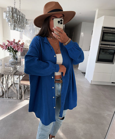 Oversize Musselin Bluse Freya Royalblau Lang  Ladypolitan - Fashion Onlineshop für Damen   