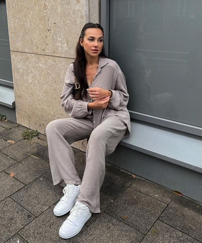 Oversize Musselin Bluse Freya Taupe Kurz  Ladypolitan - Fashion Onlineshop für Damen   