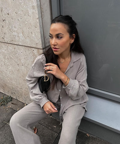 Oversize Musselin Bluse Freya Taupe Kurz  Ladypolitan - Fashion Onlineshop für Damen   