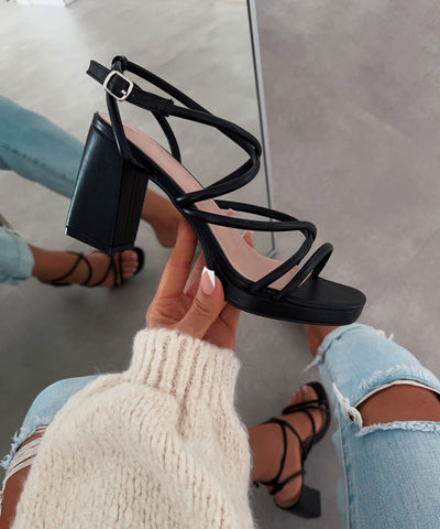 Riemchen Sandalen Tamana Schwarz Ladypolitan ♡