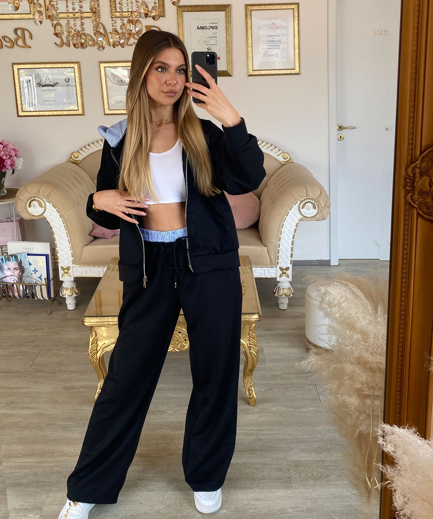 Jogger Set mit Hemddetail Sunila Schwarz Ladypolitan ♡