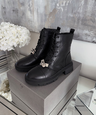 Stiefeletten Hermi Schwarz Silber  Ladypolitan ♡   