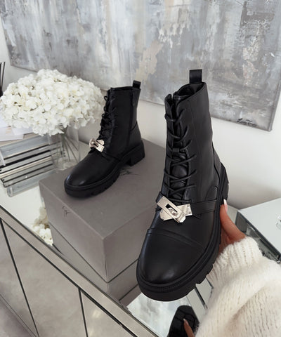 Stiefeletten Hermi Schwarz Silber  Ladypolitan ♡   