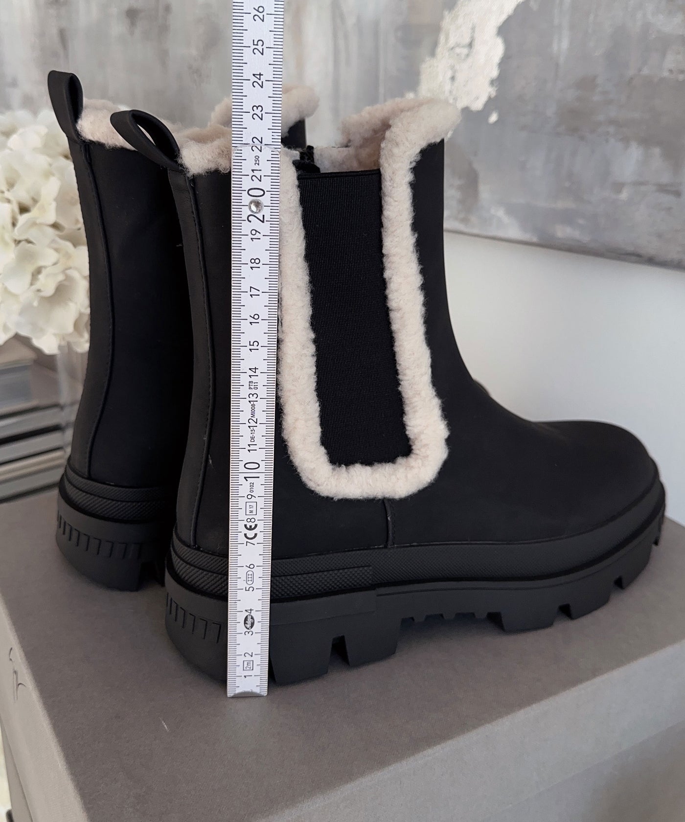 Teddy Boots Xenia Schwarz  Ladypolitan ♡   