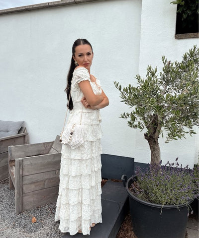 Kleid mit Volant Rumer Cremeweiß Ladypolitan ♡
