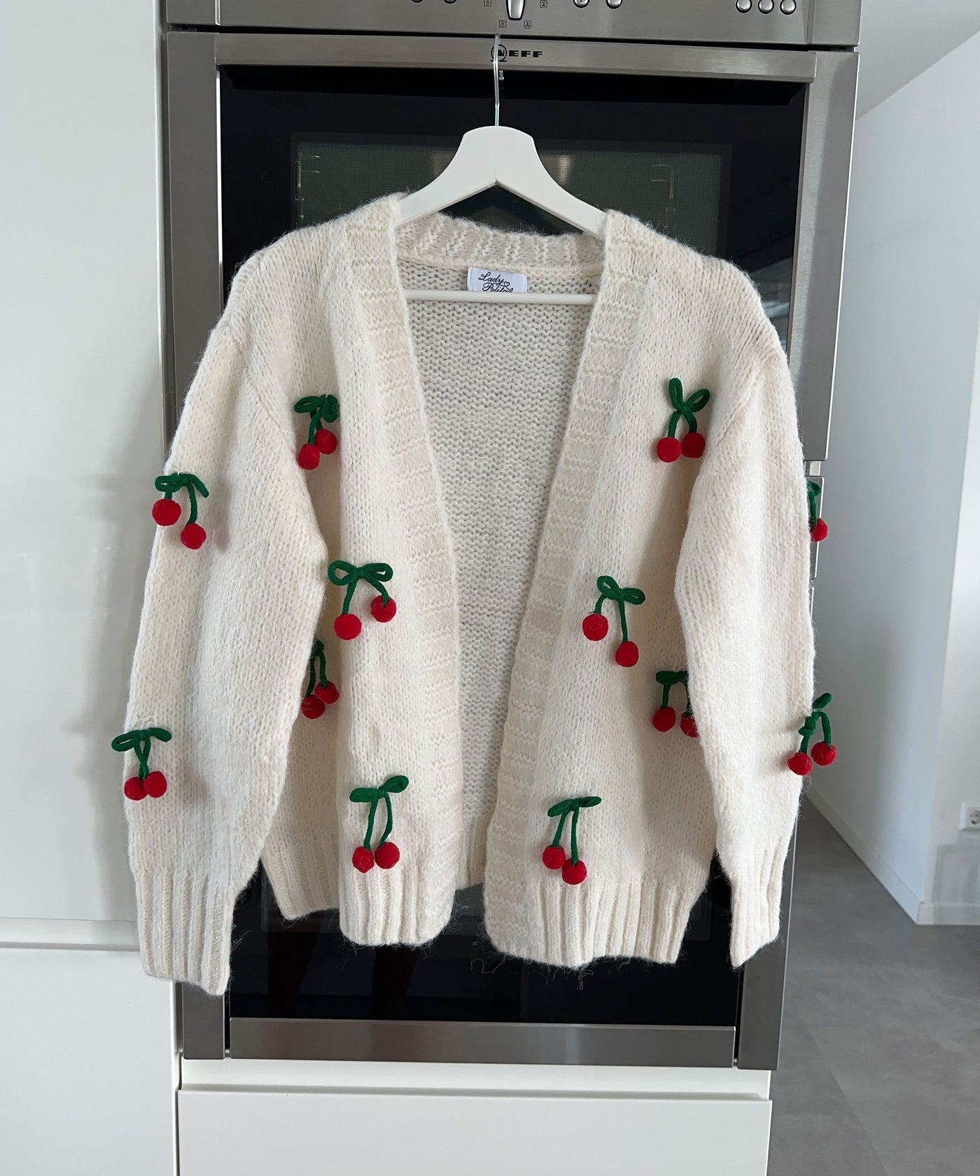 Cardigan Finia Cherry Beige  Ladypolitan ♡   