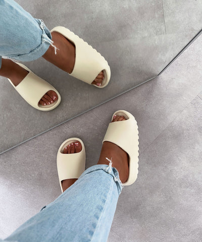 Slides Alena Beige  Ladypolitan ♡   