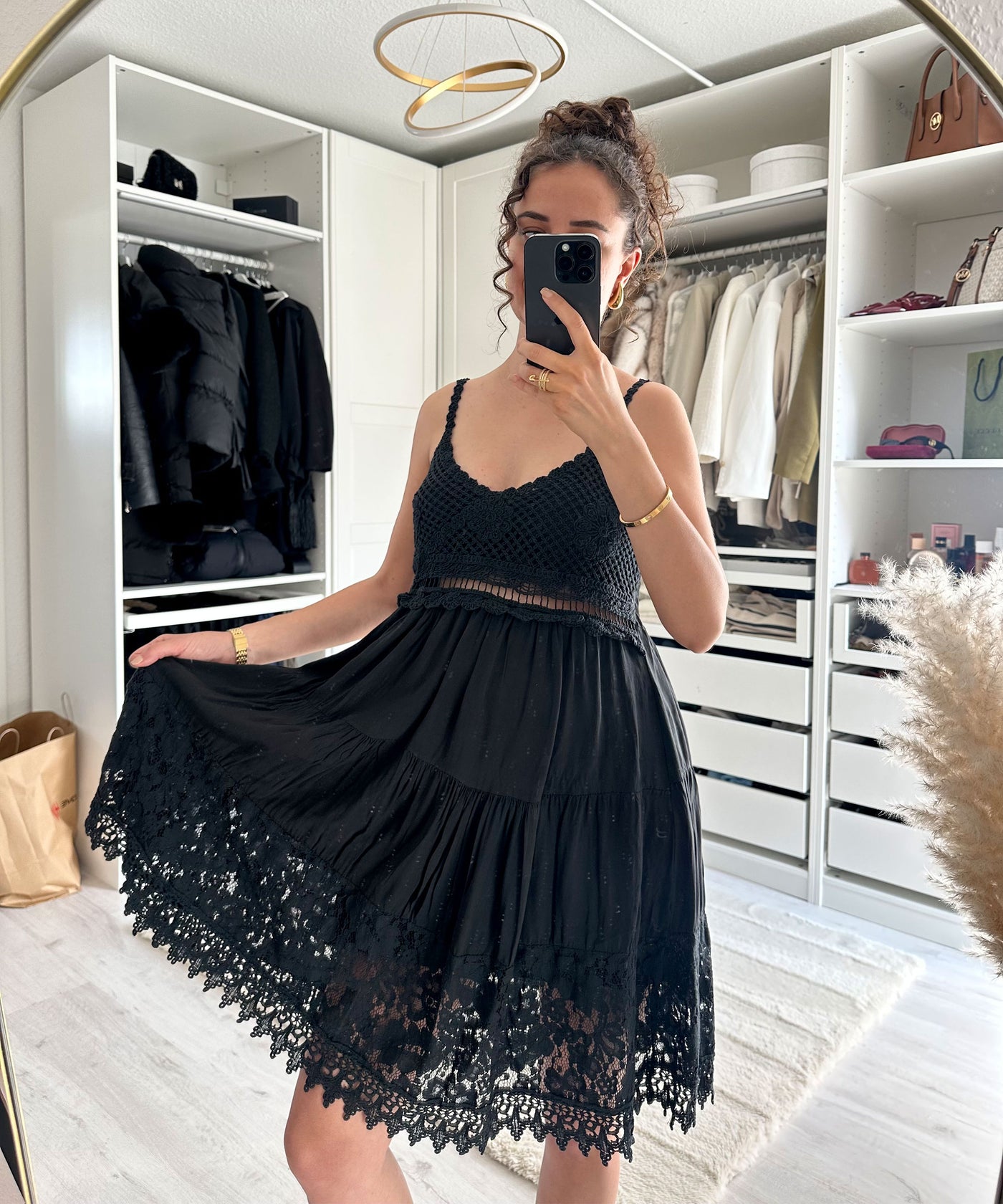 Kleid mit Spitze Emna Schwarz Ladypolitan ♡