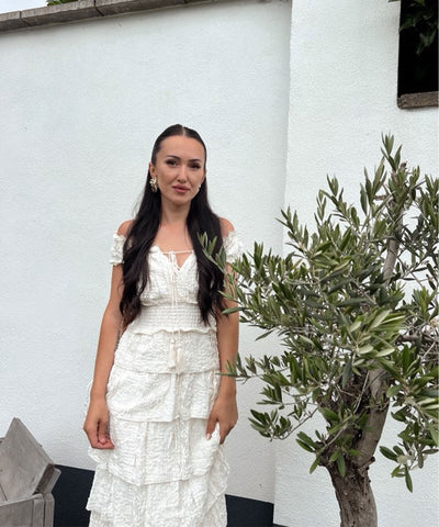 Kleid mit Volant Rumer Cremeweiß Ladypolitan ♡