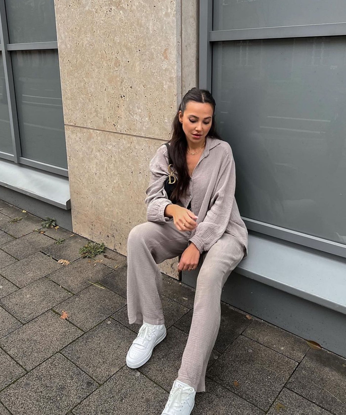 Oversize Musselin Bluse Freya Taupe Kurz  Ladypolitan - Fashion Onlineshop für Damen   