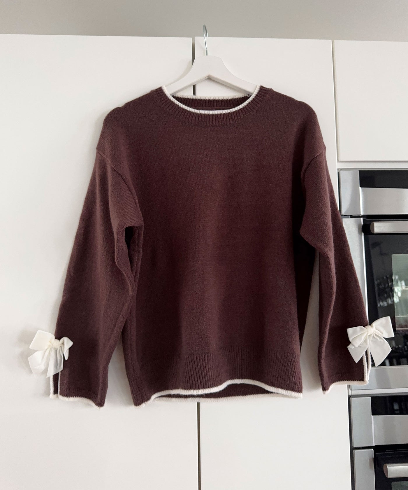 Pullover mit Schleifen Niri Braun Ladypolitan ♡