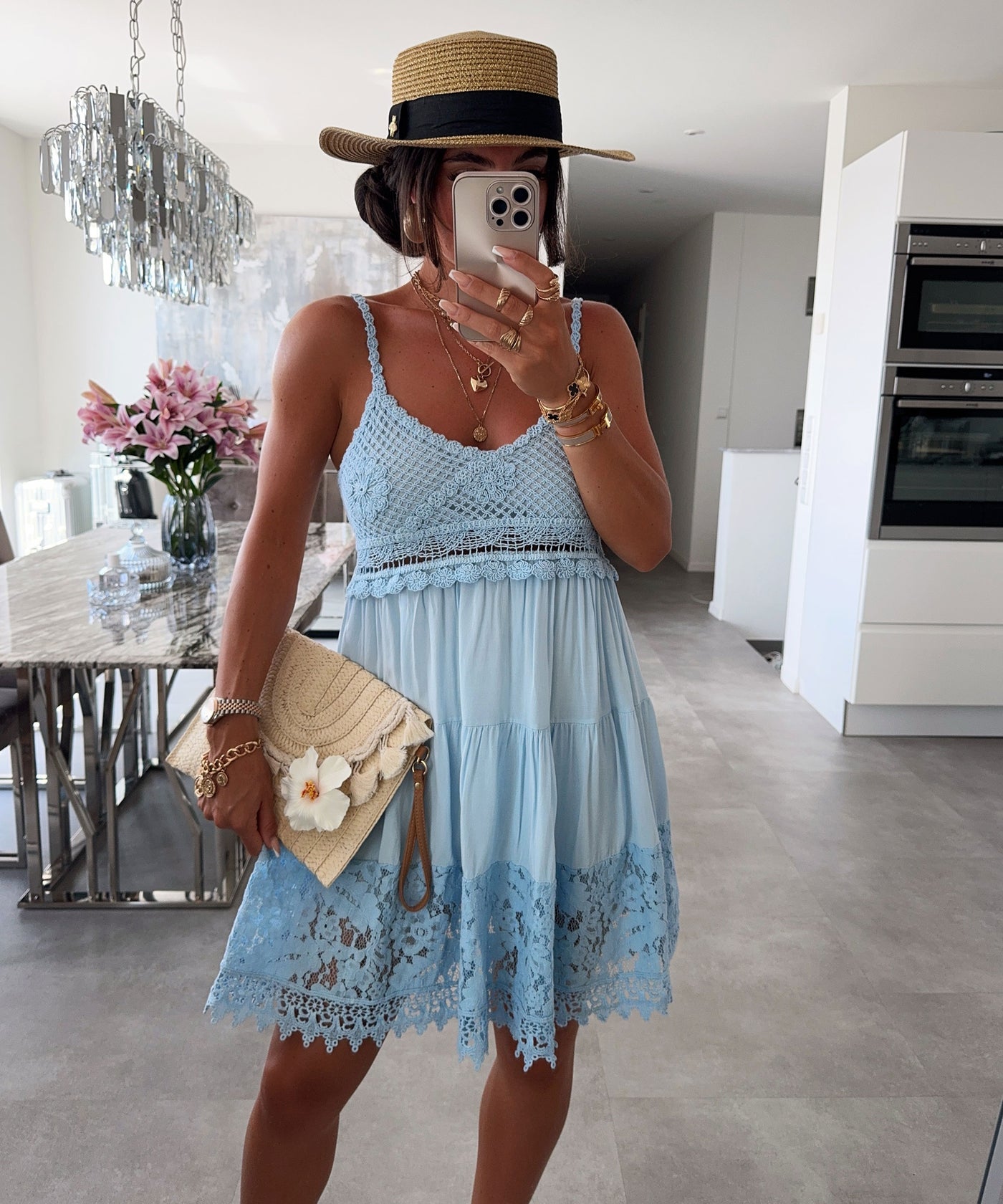Kleid mit Spitze Emna Hellblau Ladypolitan ♡