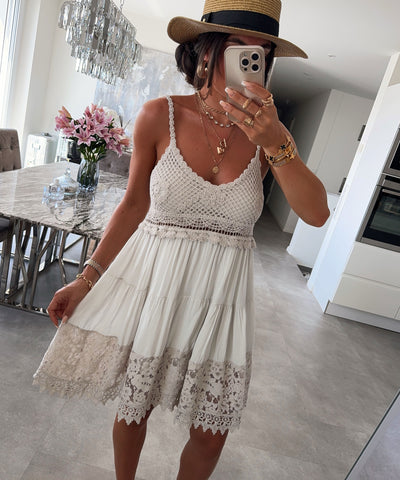 Kleid mit Spitze Emna Beige Ladypolitan ♡