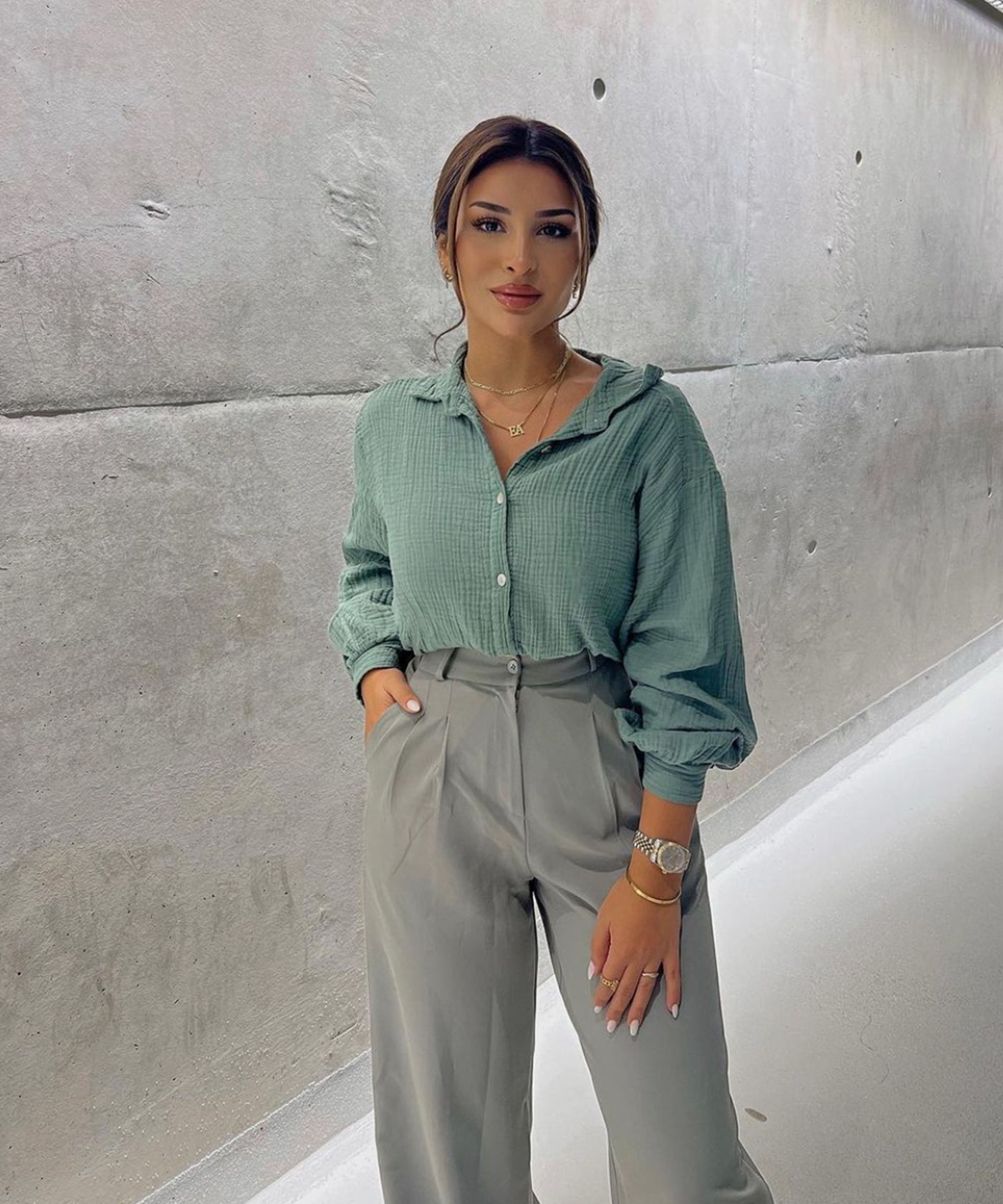 Oversize Musselin Bluse Freya Khaki Kurz  Ladypolitan - Fashion Onlineshop für Damen   
