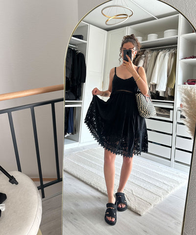 Kleid mit Spitze Emna Schwarz Ladypolitan ♡