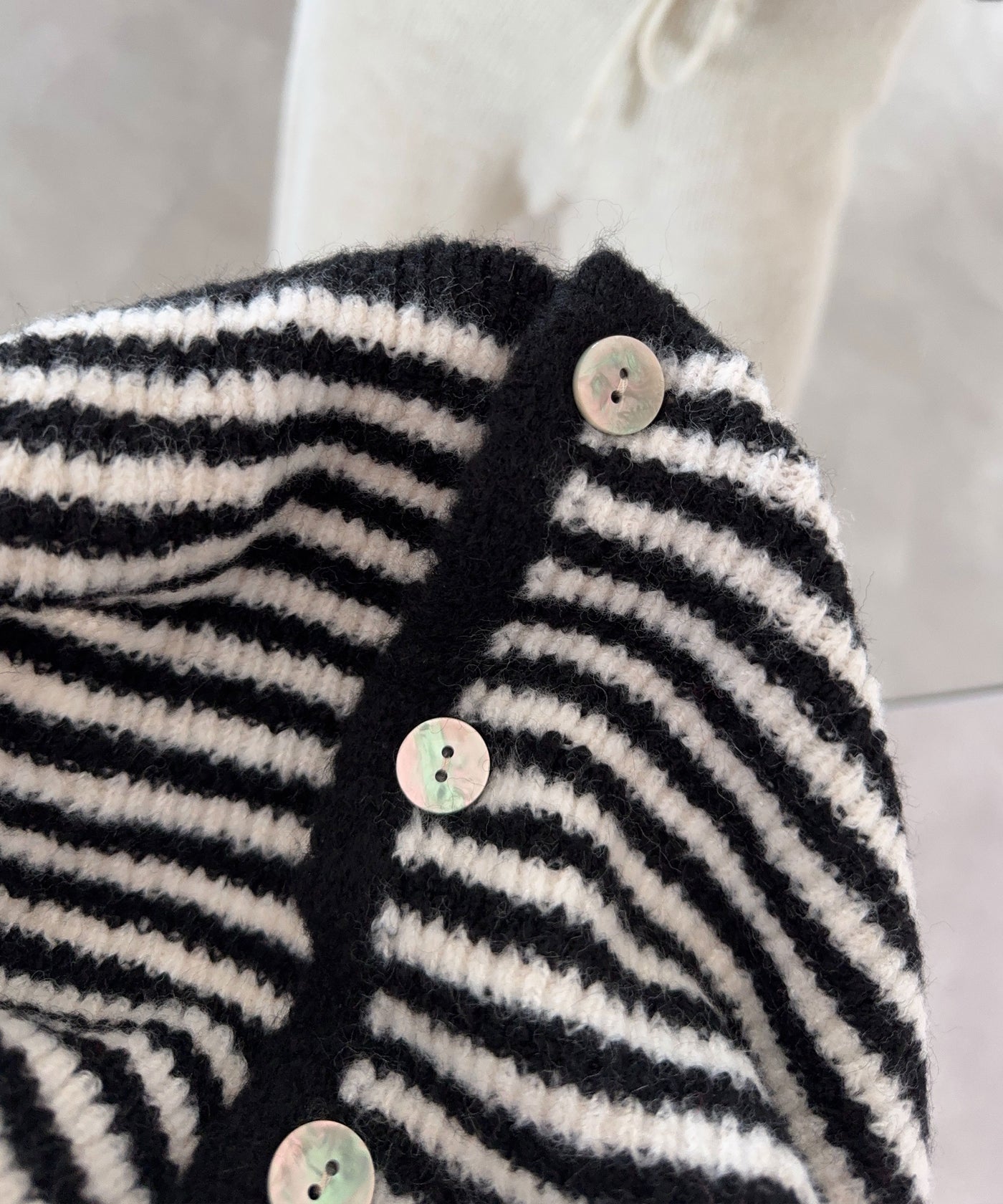 Cardigan Milli Streifen Schwarz Ladypolitan ♡